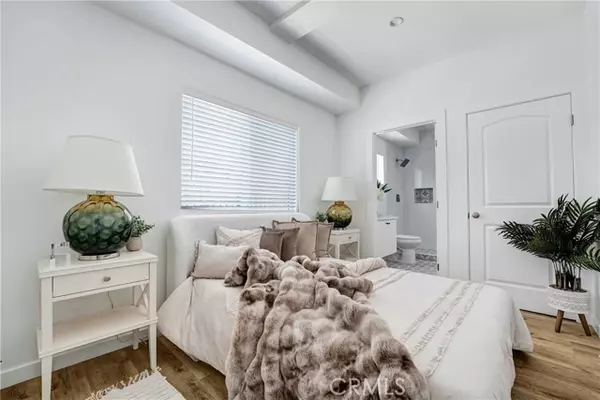 North Hollywood, CA 91605,11952 Vanowen Ave