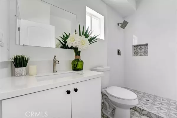 North Hollywood, CA 91605,11956 Vanowen Ave