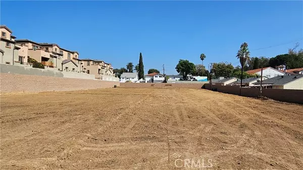 320 -330 Monte VIS, La Habra, CA 90631