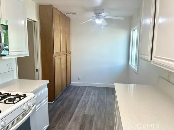 Sylmar, CA 91342,14293 Foothill BLD 21