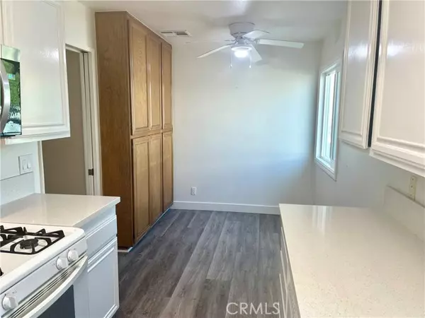 Sylmar, CA 91342,14293 Foothill BLD 21