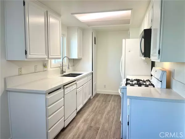 Sylmar, CA 91342,14293 Foothill BLD 21