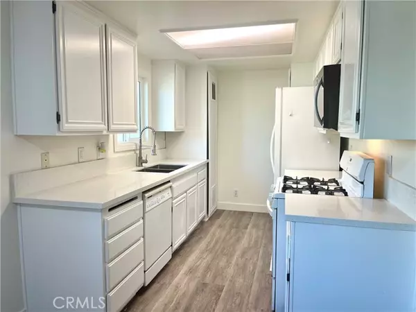 Sylmar, CA 91342,14293 Foothill BLD 21