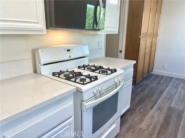 Sylmar, CA 91342,14293 Foothill BLD 21