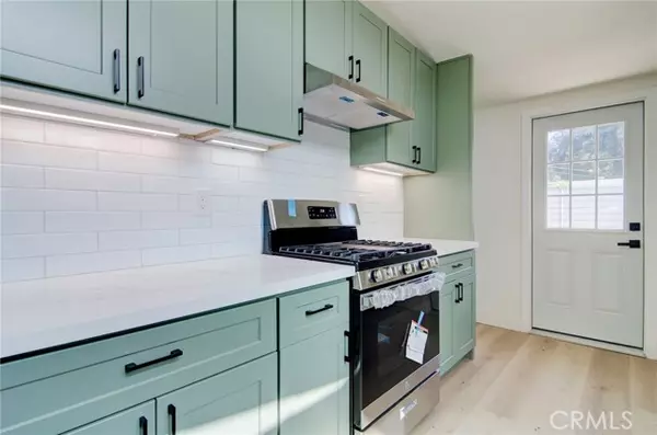 Riverside, CA 92503,3881 3881 Manchester