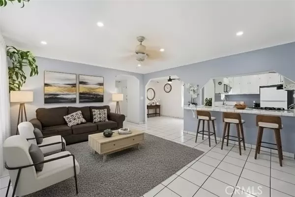 South Gate, CA 90280,8945 San Antonio AVE