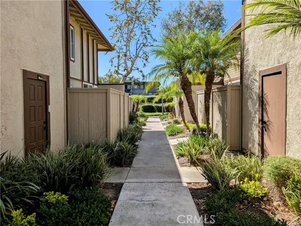 26253 Via Roble 14, Mission Viejo, CA 92691