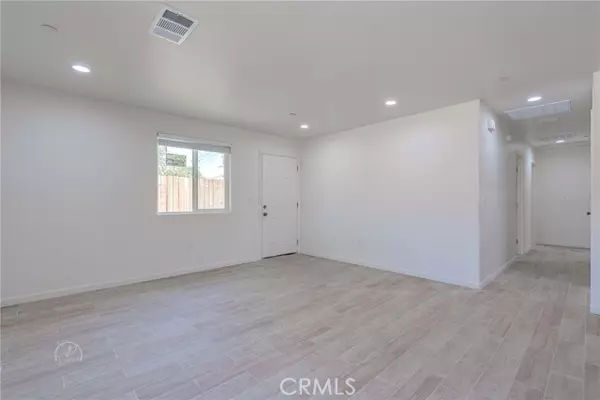 Bakersfield, CA 93305,727 Knotts