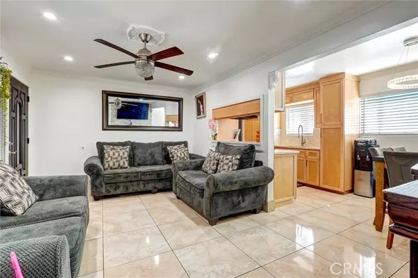 20954 20954 Parthenia 14, Canoga Park, CA 91304