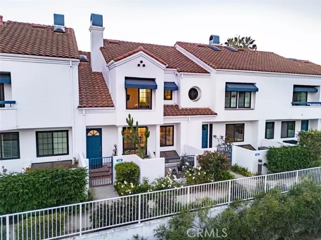 19451 Pompano Lane LN 110, Huntington Beach, CA 92648