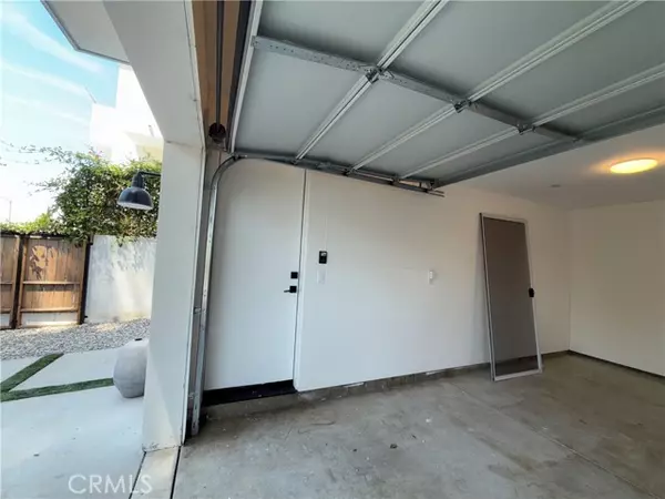 Canoga Park, CA 91303,21719 Hart ST