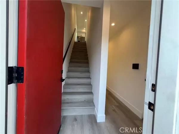 Canoga Park, CA 91303,21719 Hart ST