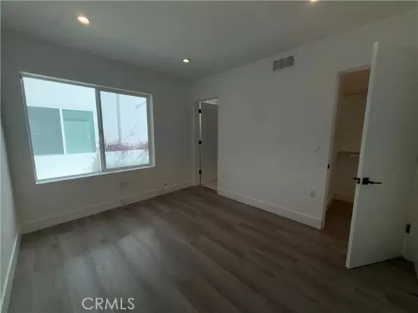 Canoga Park, CA 91303,21719 Hart ST