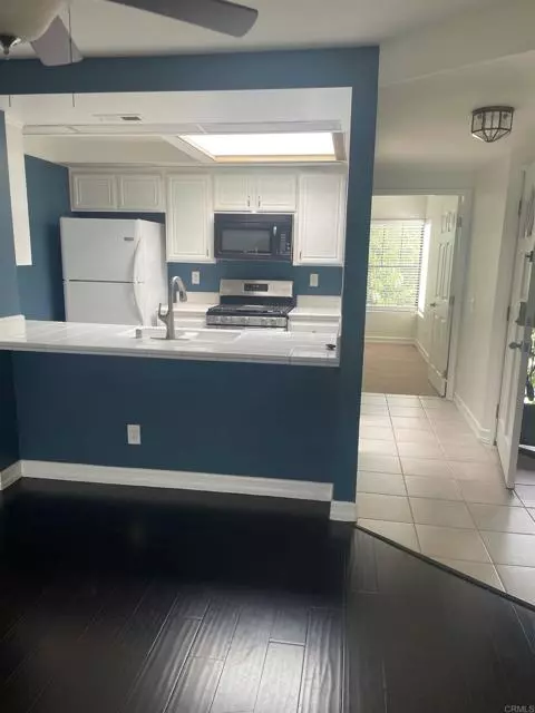 Carlsbad, CA 92009,6933 Sandpiper PL