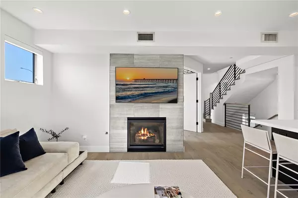 Newport Beach, CA 92663,210 1/2 Orange ST