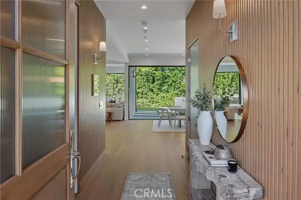 Sherman Oaks, CA 91401,13627 Chandler BLD