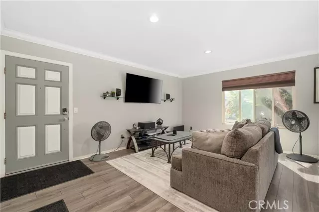 Escondido, CA 92026,1240 N Broadway 30