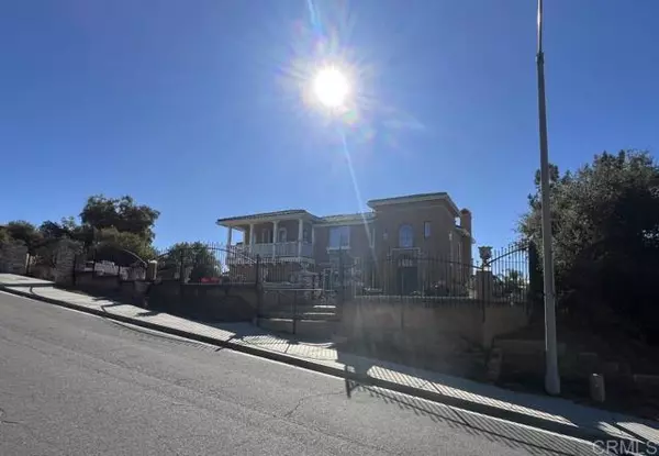 Escondido, CA 92025,303 Amparo DR