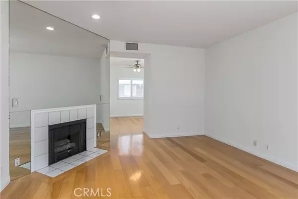 Canoga Park, CA 91304,8624 De Soto AVE 108