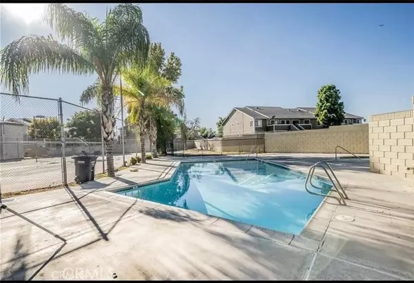 936 Fairway DR 29, Colton, CA 92324