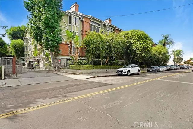 18324 Clark 119, Tarzana, CA 91356