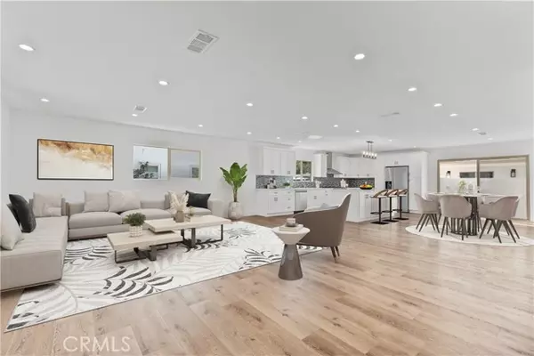 Van Nuys, CA 91406,7419 Gloria AVE