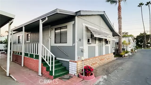 3929 W 5th ST 32, Santa Ana, CA 92703
