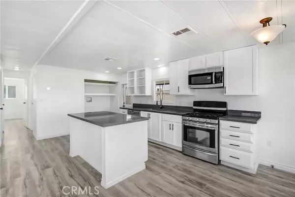 Hemet, CA 92543,1536 S State St 29