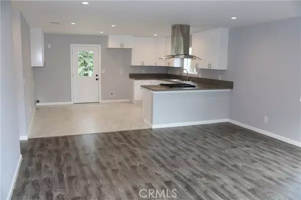 Canoga Park, CA 91303,7419 Alabama AVE