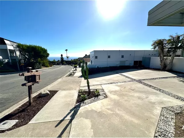 Laguna Beach, CA 92651,779 Balboa AVE