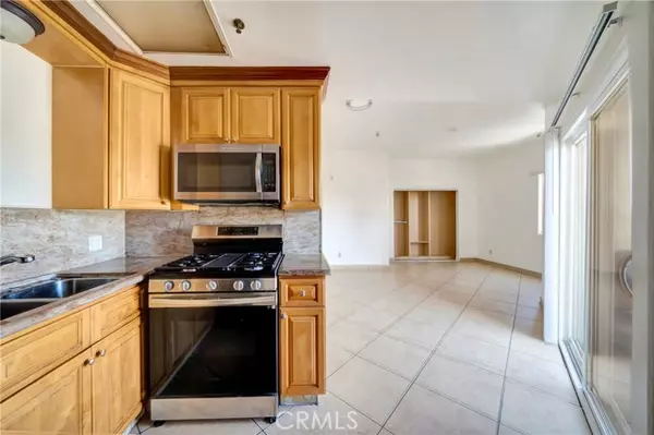 Los Angeles, CA 90020,316 S New Hampshire 208