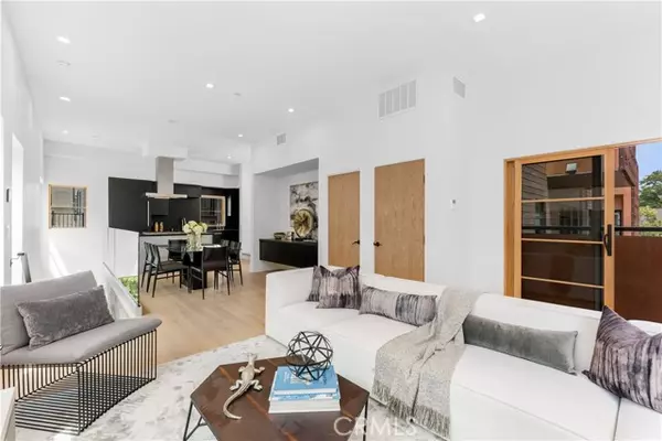 West Hollywood, CA 90046,1035 1/2 N Vista ST