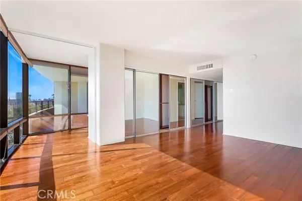 Marina Del Rey, CA 90292,4335 Marina City 242