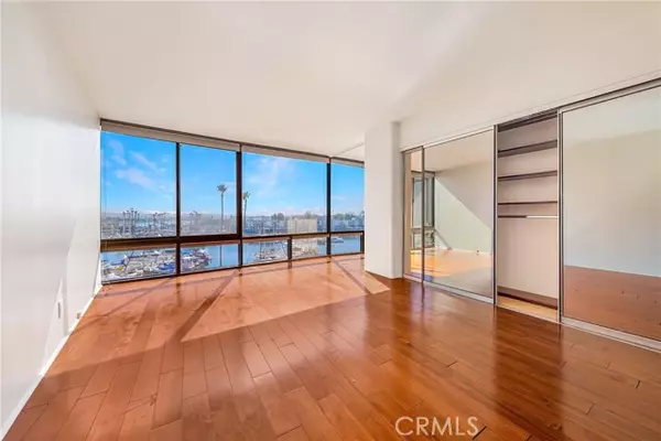 Marina Del Rey, CA 90292,4335 Marina City 242