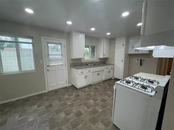 Azusa, CA 91702,355 S Aspan AVE 2