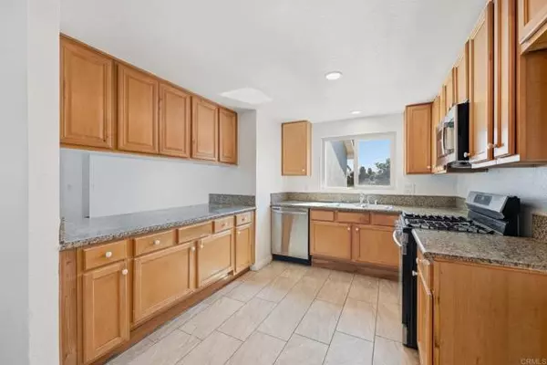 Vista, CA 92083,1636 Jonathon ST