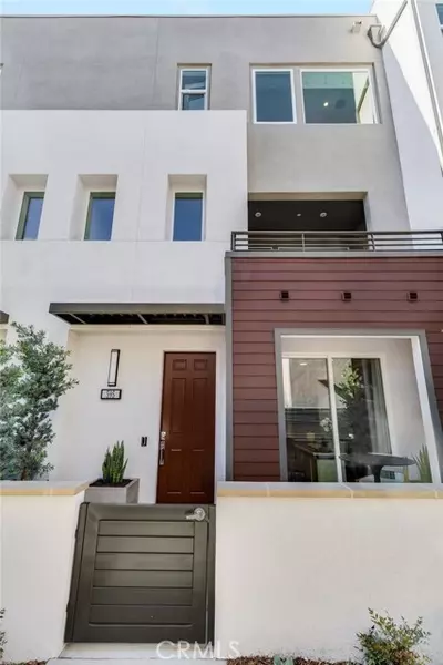 595 S Lyon ST, Santa Ana, CA 92705