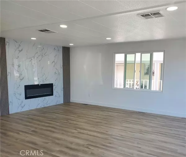 Canoga Park, CA 91304,8811 Canoga AVE 371