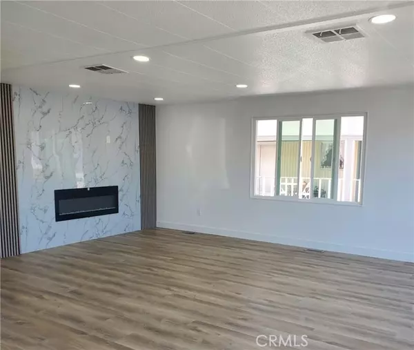 Canoga Park, CA 91304,8811 Canoga AVE 371