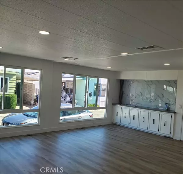 Canoga Park, CA 91304,8811 Canoga AVE 371