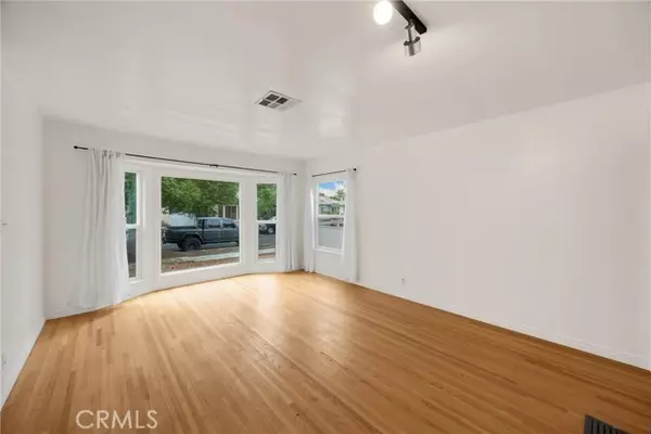 Arleta, CA 91331,8828 Zeiler