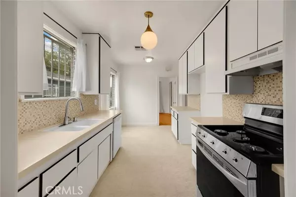 Arleta, CA 91331,8828 Zeiler