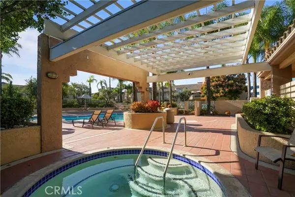 Valencia, CA 91355,23705 Del Monte DR 235