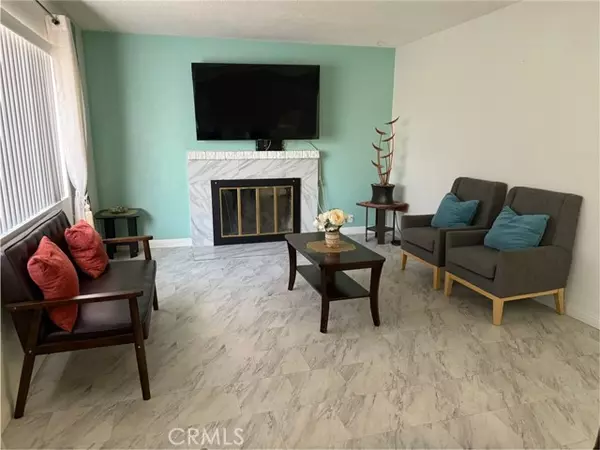 Bakersfield, CA 93307,609 White