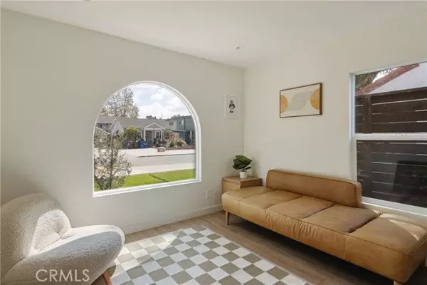 Los Angeles, CA 90039,2923 Acresite ST