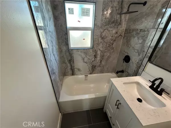 Lawndale, CA 90260,4623 147