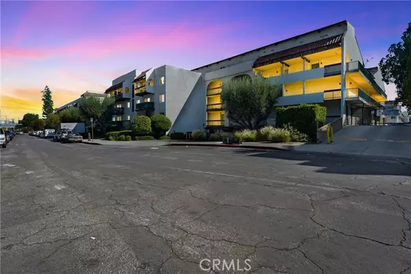 Encino, CA 91316,5460 White Oak G213