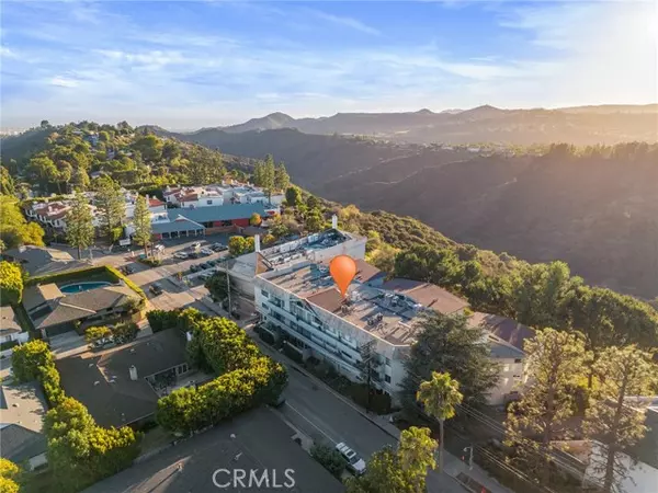 Los Angeles, CA 90077,2345 Roscomare 302