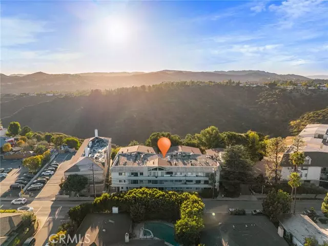 2345 Roscomare 302, Los Angeles, CA 90077