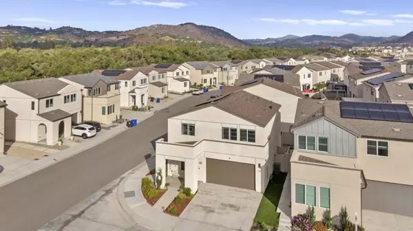 Fallbrook, CA 92028,104 Lipizzan LN